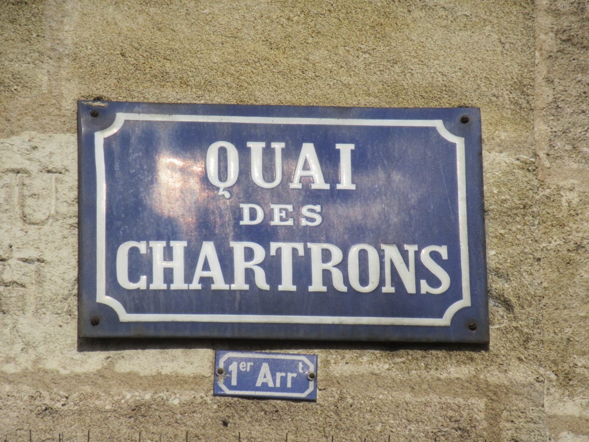 Street sign for Quai des Chartrons in Bordeaux
