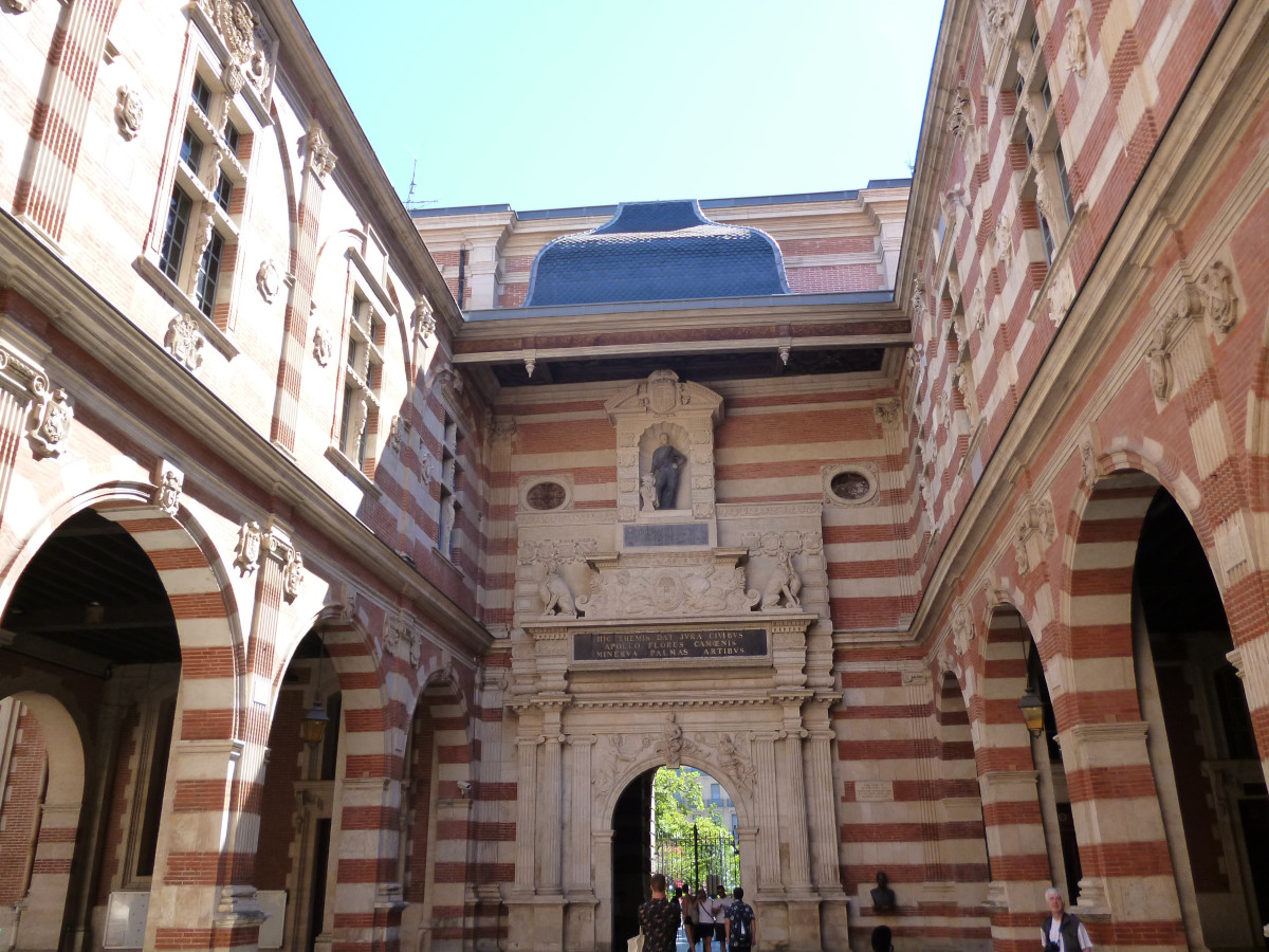 Capitol, Toulouse, courtyard