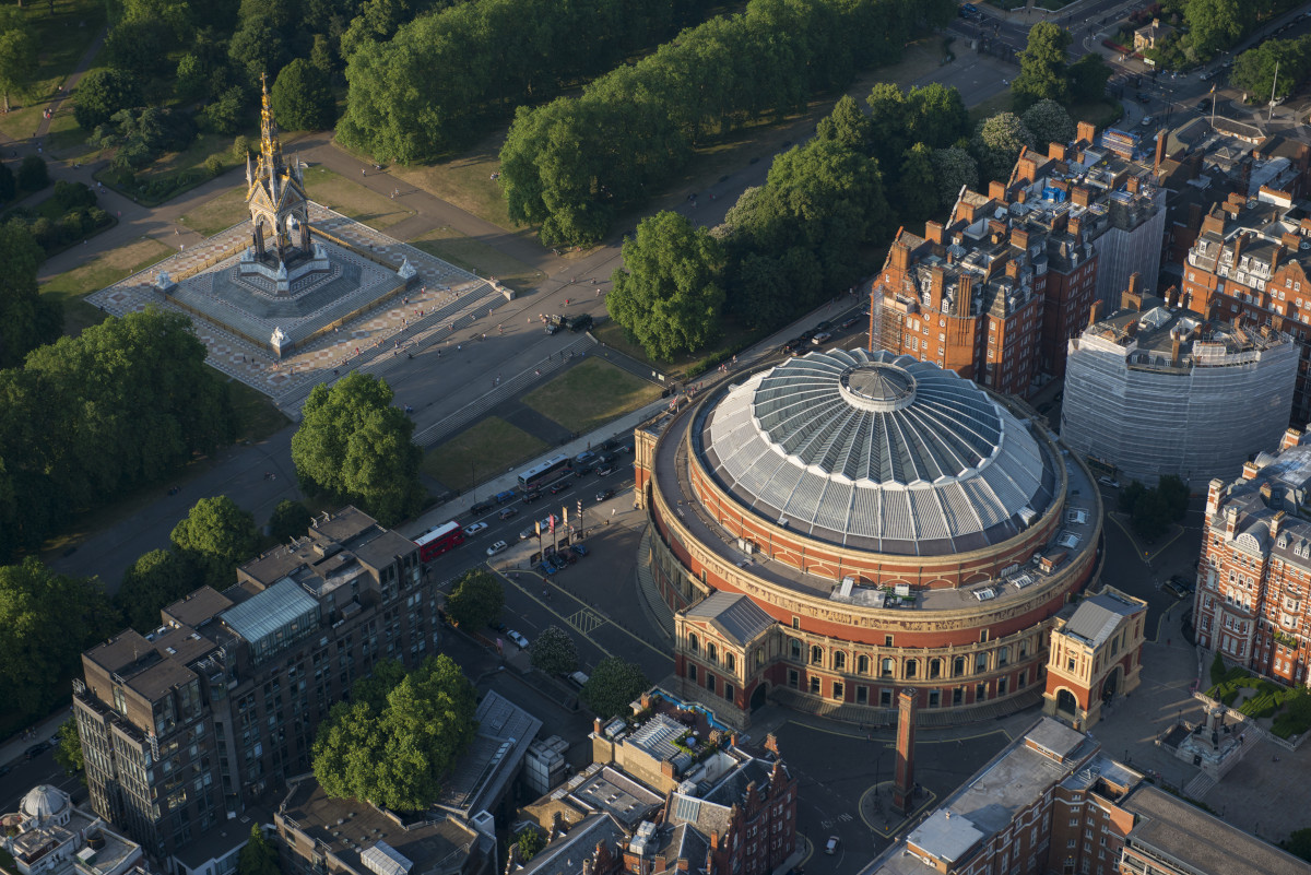 © VisitBritain/Jason Hawkes Royal Albert Hall, London