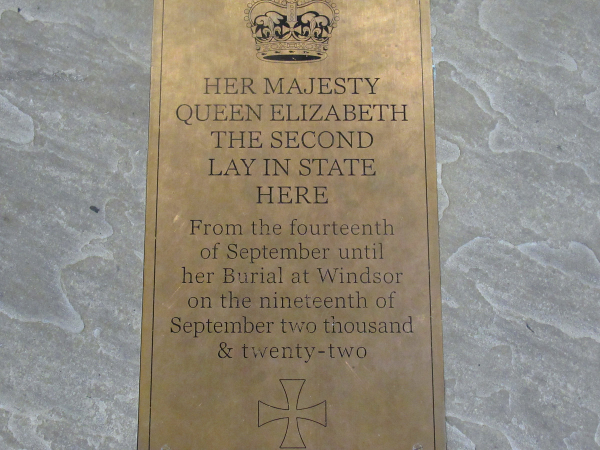 Queen Elizabeth plaque, Westminster Hall