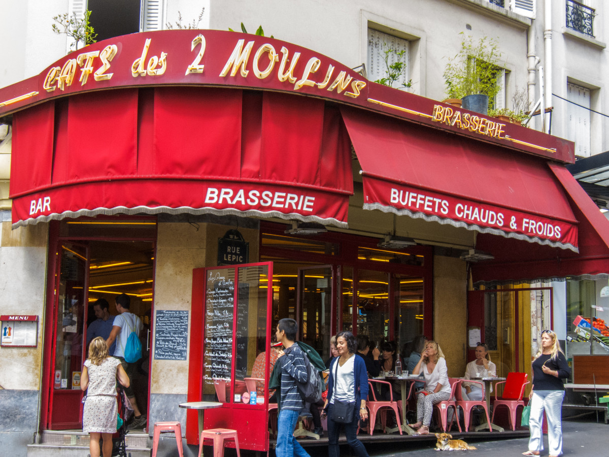 Paris Cafe Les 2 Moulins Montmartre