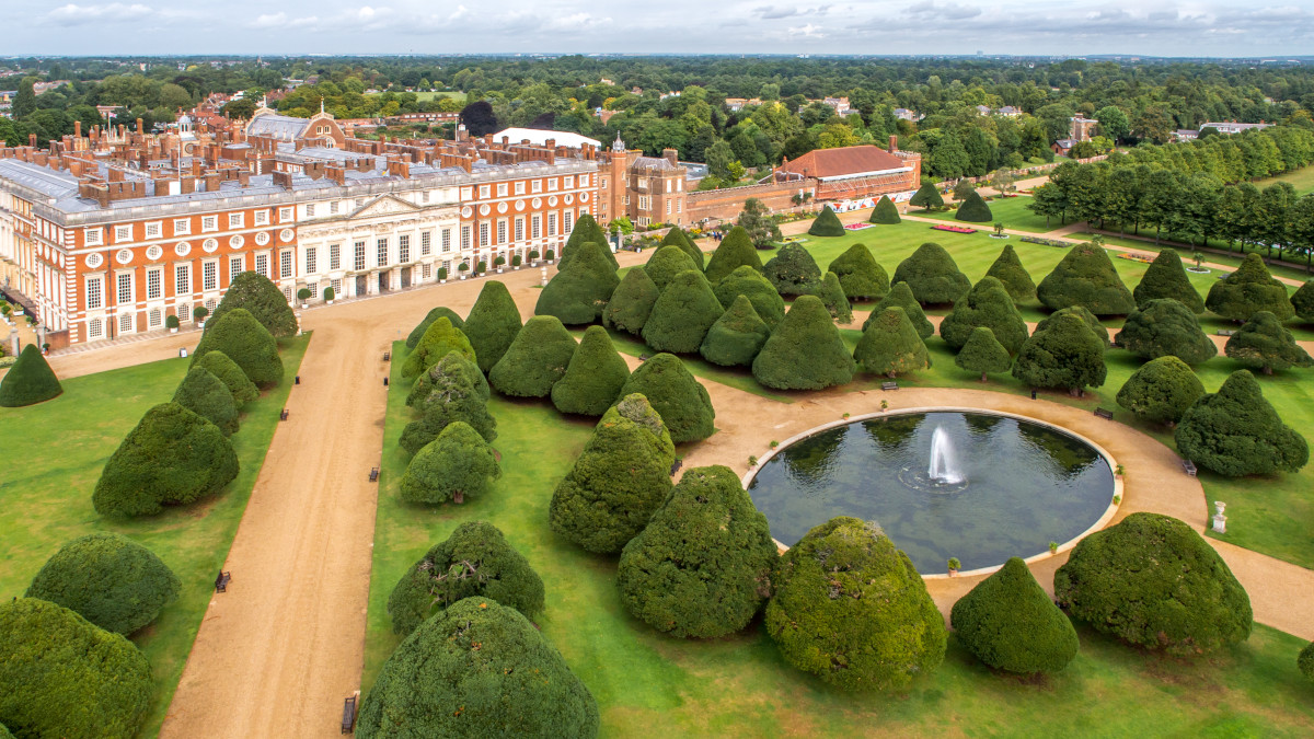 London Hampton Court Palace