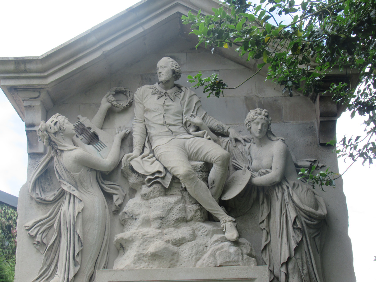 Shakespeare Statue New Place Stratford-Upon-Avon